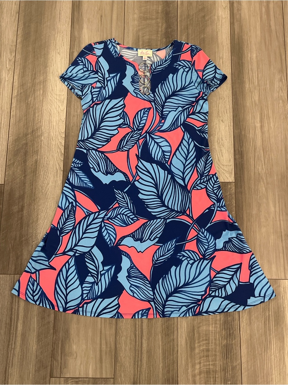 Short-Sleeve Tropical Print A-Line Dress in Navy, Coral & Light Blue